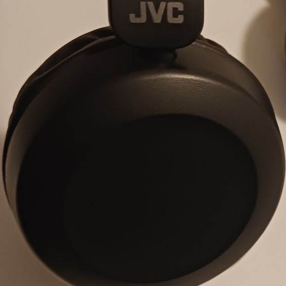 2-JVC (Powerful) Headphones-(Black)-(Pre-owned)-(New Condition)-$35.00 - Picture 3 of 4